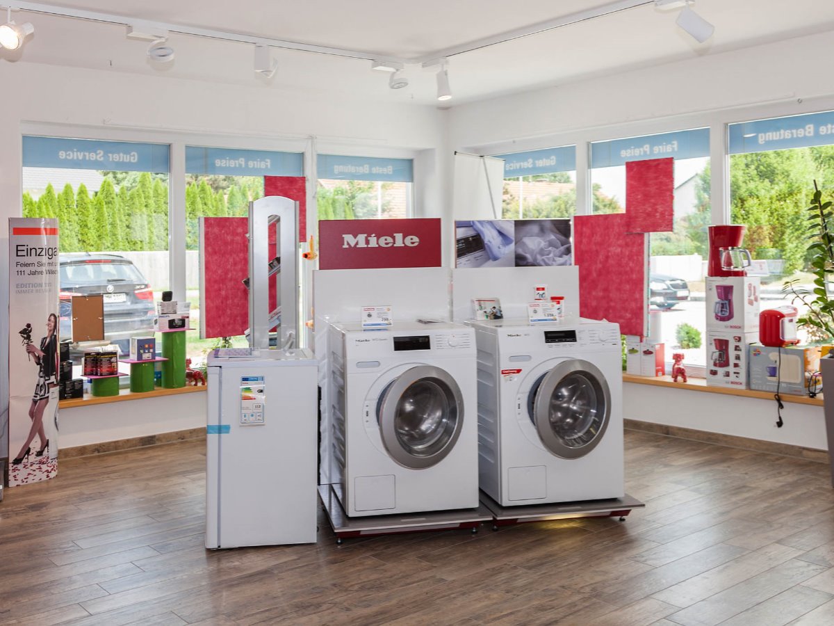 unsere LCD-Abteilung befindet sich im Obergeschoss