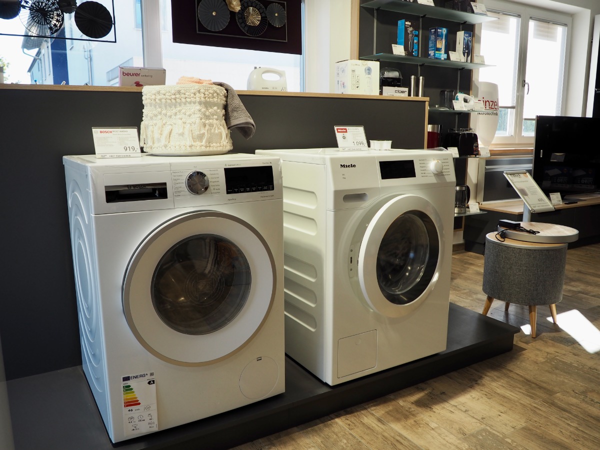 unsere LCD-Abteilung befindet sich im Obergeschoss